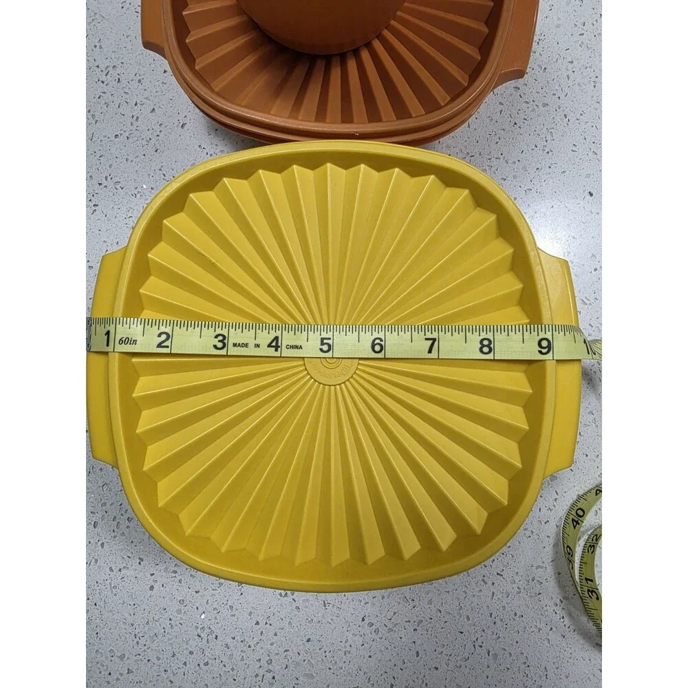 4 Vintage Tupperware Servalier bowls and matching starburst lids Harvest Colors